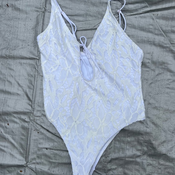 Women’s 1-piece bathing suit - Picture 1 of 3